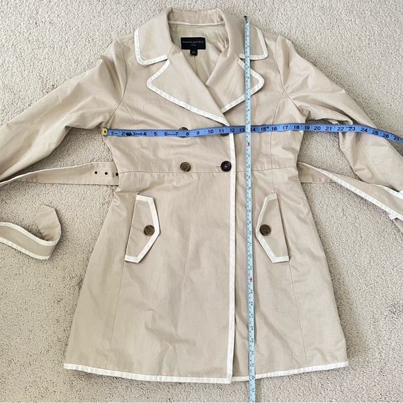 Banana Republic Women’s Off-white Trench Coat - Picture 6 of 10